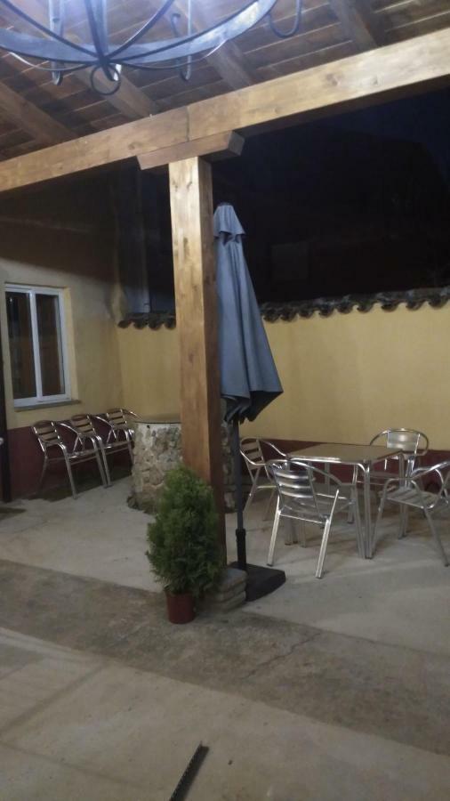 Los Canarios Calzadilla de la Cueza Exterior foto